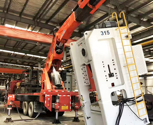 峨边附近随车吊出租，轻松解决运输难题