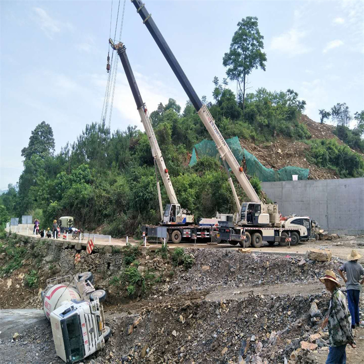 峨边汽车掉沟里叫吊车救援要多少钱
